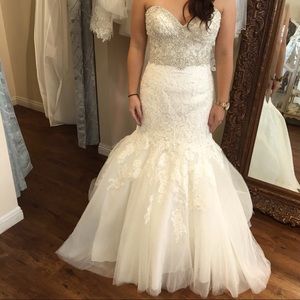 Allure 9305 wedding dress